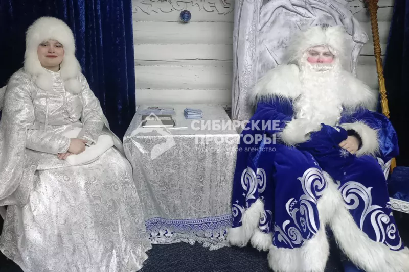 Дедушка Мороз с Снегурочкой