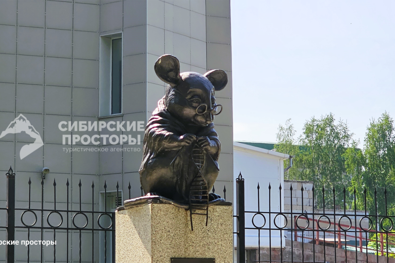Памятник лабораторной мыши